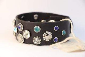 BellasOriginal Bracelets Black leather bracelet with crystal and rivets