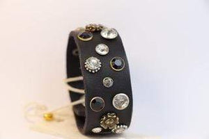 BellasOriginal Bracelets Black leather bracelet with crystal and rivets