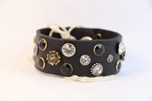 Load image into Gallery viewer, BellasOriginal Bracelets Black leather bracelet with crystal and rivets